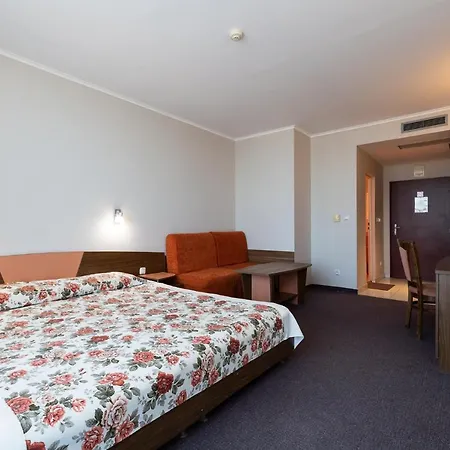 מלון Trakia Plaza & 4*