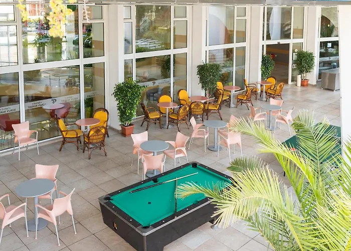 Trakia Plaza Hotel&apartments Szálloda 4*